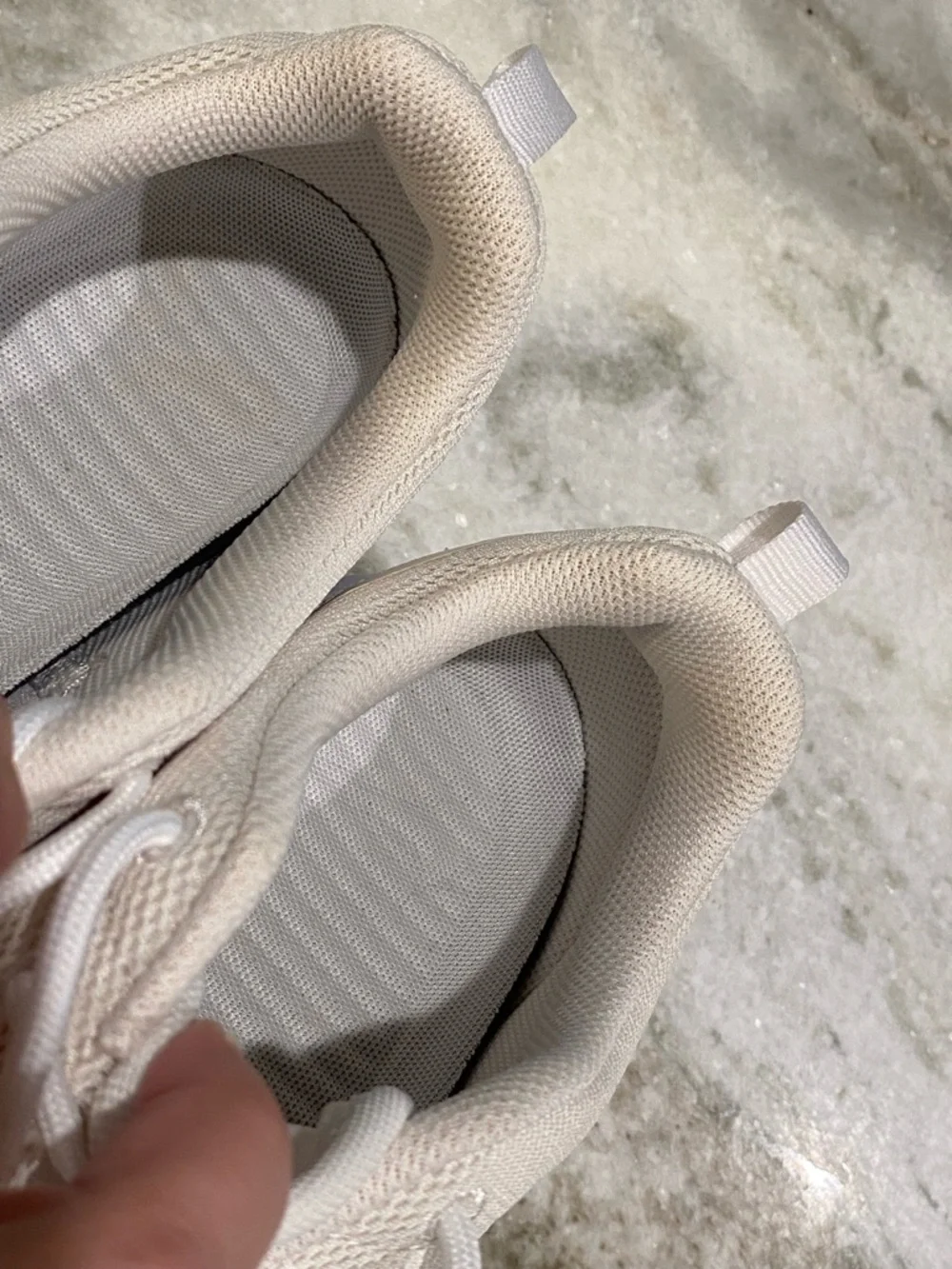 Nike Roshe One Triple White Womens Running Shoes 844994-100 Size 9.5 Like New